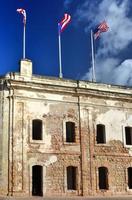 castillo de san cristobal à san juan, porto rico. il est désigné comme site du patrimoine mondial de l'unesco depuis 1983. il a été construit par l'espagne pour se protéger contre les attaques terrestres contre la ville de san juan. photo