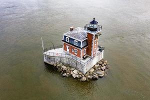 le phare d'hudson athènes, parfois appelé hudson city light, est un phare situé dans la rivière hudson dans l'état de new york photo