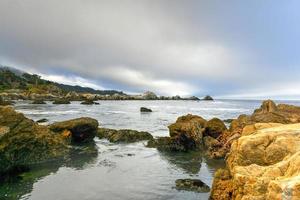 weston beach dans la réserve naturelle d'état de point lobos juste au sud de carmel-by-the-sea, californie, états-unis, et à l'extrémité nord de la grande côte de l'océan pacifique photo