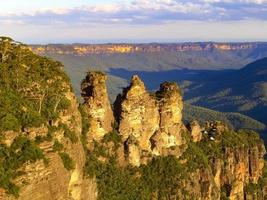 Les trois sœurs de echo point, parc national des montagnes bleues, nsw, australie photo