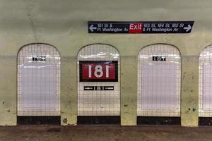 new york city - 9 juin 2017 - station de métro 181 street dans le quartier de fort washington à manhattan, new york. photo