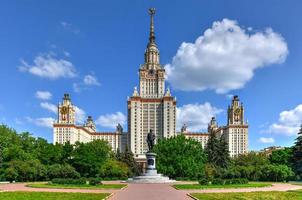 université d'état lomonosov de moscou, bâtiment stalinien emblématique de moscou, russie, 2022 photo