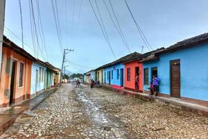 maisons traditionnelles colorées dans la ville coloniale de trinidad à cuba, site du patrimoine mondial de l'unesco. photo