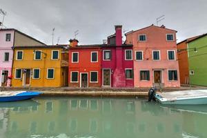 burano - venise, italie photo