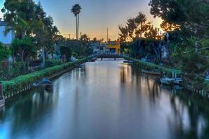 le quartier emblématique des canaux de venise à venise, californie, usa photo