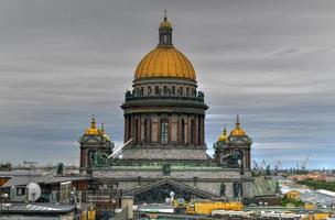 cathédrale st isaac à saint-pétersbourg, russie. c'est la plus grande église chrétienne orthodoxe du monde photo