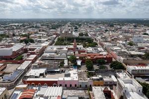 merida, mexique - 25 mai 2021 - vue aérienne de la plaza grande, le centre-ville de merida, mexique dans la péninsule du yucatan. photo