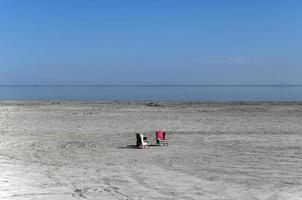 bombay beach et le paysage de la mer de salton du sud de la californie en californie, états-unis. lac de rift endoréique de la mer de Salton. photo