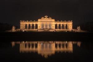 gloriette dans les jardins du palais de schoenbrunn - vienne, autriche photo