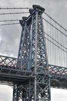 tour du pont de williamsburg. le pont relie brooklyn à manhattan dans la ville de new york. photo