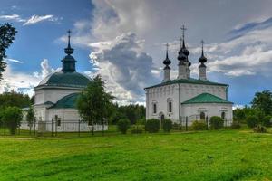 complexe du temple, église de st. paraskeva et l'entrée du christ à jérusalem à souzdal, en russie. photo