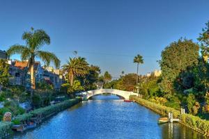 le quartier emblématique des canaux de venise à venise, californie, usa photo