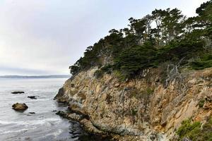 réserve naturelle d'état de point lobos juste au sud de carmel-by-the-sea, californie, états-unis, et à l'extrémité nord de la grande côte de l'océan pacifique photo
