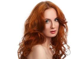 portrait de femme aux beaux cheveux rouges photo