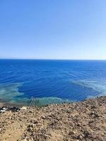 belle vue sur la mer rouge depuis les montagnes du sinaï photo