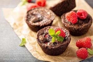 bouchées de brownie maison aux framboises photo