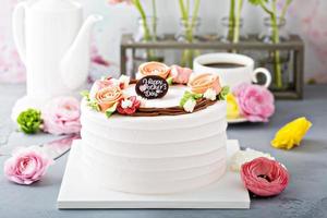 gâteau de fête des mères avec des fleurs photo