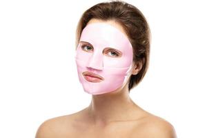 belle jeune femme avec un masque facial en caoutchouc sur son visage photo