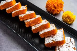 moti pak ou motichur barfi motichoor burfi est un bonbon indien populaire pour diwali, occasion spéciale photo