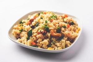 upma de maïs sucré, makai rava uppittu fait avec ou sans semoule, petit-déjeuner indien sain photo