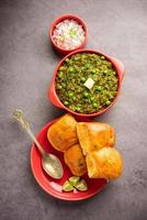 hariyali green pav bhaji est une variante d'un pav bhaji traditionnel à base de légumes à feuilles photo