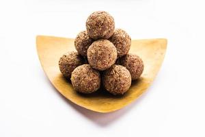 alsi pinni laddu ou laddo de graines de lin ou ladoo de jawas sains sont de délicieuses boules d'énergie sucrées indiennes photo