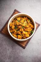 style indien suran sabzi ou jimikand sabji également connu sous le nom d'igname pied d'éléphant ou recette sautée ole photo