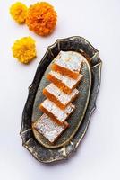 moti pak ou motichur barfi motichoor burfi est un bonbon indien populaire pour diwali, occasion spéciale photo