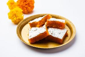moti pak ou motichur barfi motichoor burfi est un bonbon indien populaire pour diwali, occasion spéciale photo