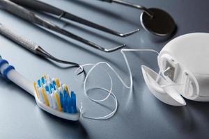 différents outils pour les soins dentaires photo