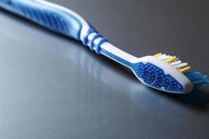 gros plan de brosse à dents colorée photo