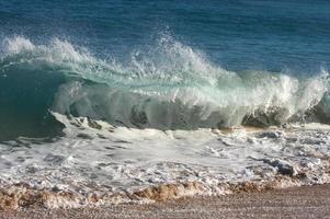 vague de shorebreak spectaculaire photo