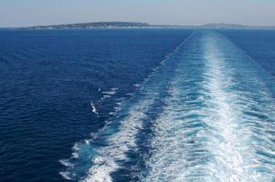 sentier d'un bateau de croisière photo