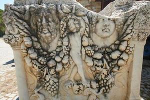 sarcophage dans la ville antique d'aphrodisias à aydin, turkiye photo