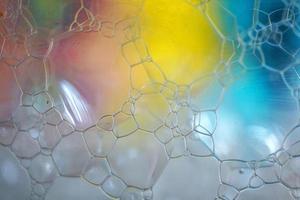 bulles de savon avec fond abstrait coloré photo