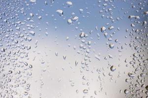 gouttes de pluie sur la fenêtre photo