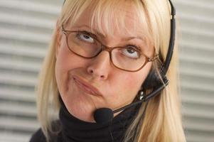 jolie femme d'affaires avec casque téléphonique photo