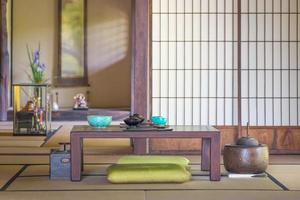 salle à manger japonaise intérieure traditionnelle et autre pièce. photo