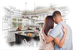 jeune couple militaire à l'intérieur d'une cuisine personnalisée et d'une combinaison de dessin de conception photo