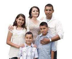 Heureux portrait de famille hispanique attrayant sur blanc photo