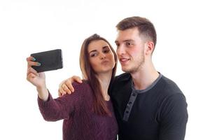 jeune couple gay fait selfie en studio photo