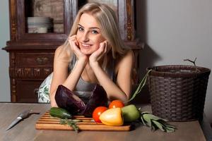 fille aux légumes photo