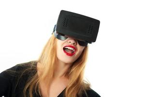 femme au casque de réalité virtuelle photo