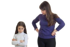 petite fille en colère avec sa mère photo