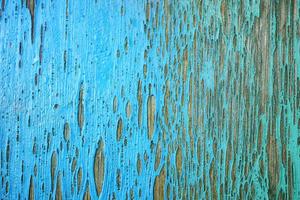 vieux mur de planches de bois avec de la vieille peinture verte écaillée et jaune photo