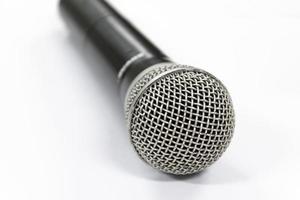 gros plan microphone sur fond blanc photo