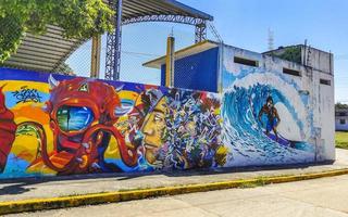 puerto escondido oaxaca mexico 2022 mur avec des dessins d'art graffiti à zicatela puerto escondido mexico. photo