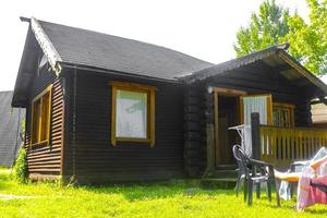 maison de vacances marron en bois dans la nature allemagne. photo