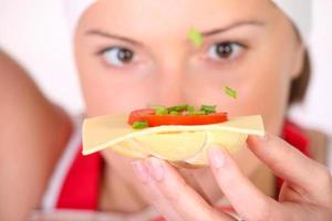 femme dans la cuisine photo