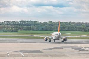 vienne, autriche - 07 mai 2019 - easyjet europe airbus a319. easyjet europe airline gmbh, appelée easyjet, est une compagnie aérienne à bas prix basée à vienne, en autriche et une filiale d'easyjet photo